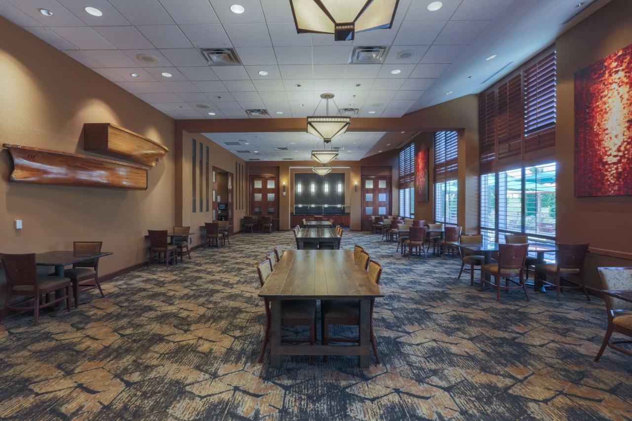 Doubletree By Hilton Bay City - Riverfront Eksteriør billede