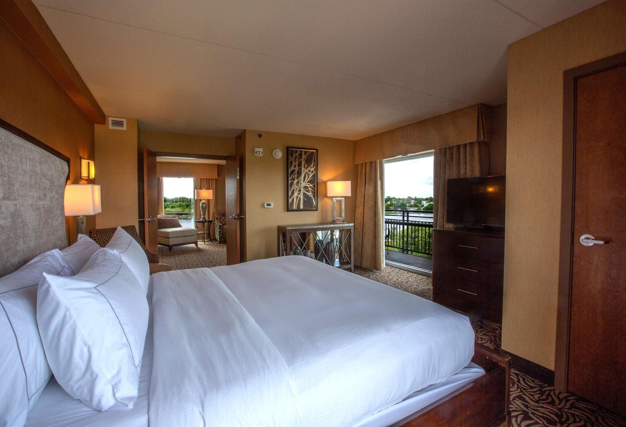 Doubletree By Hilton Bay City - Riverfront Eksteriør billede