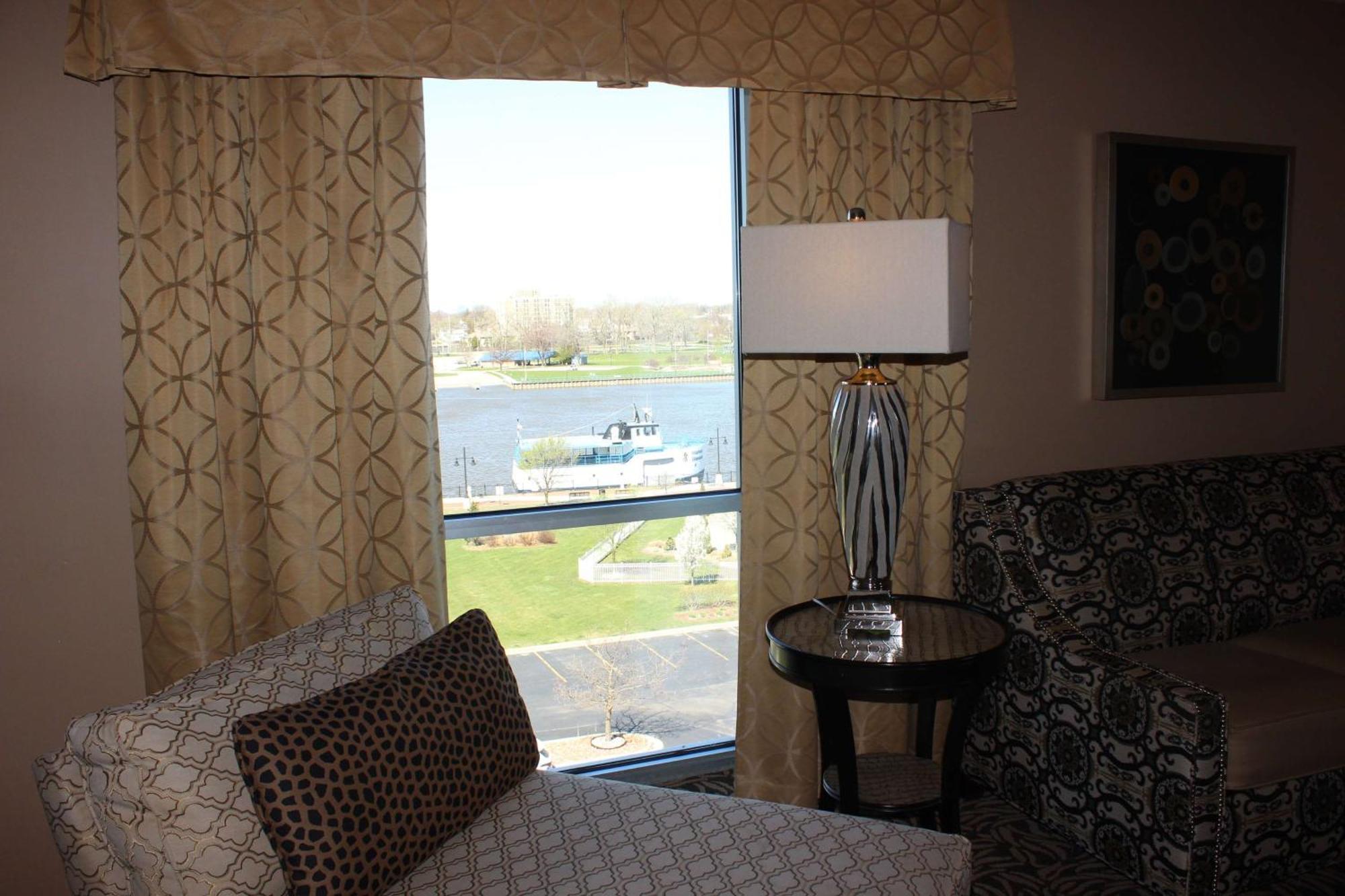 Doubletree By Hilton Bay City - Riverfront Eksteriør billede